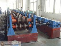 防撞鋼護(hù)欄板冷彎成型機(jī)組