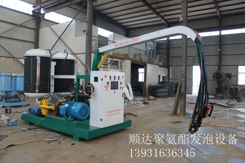 石河子聚氨酯保溫噴涂量大優(yōu)惠特價現(xiàn)場噴涂施工外墻冷庫屋面罐體均施工