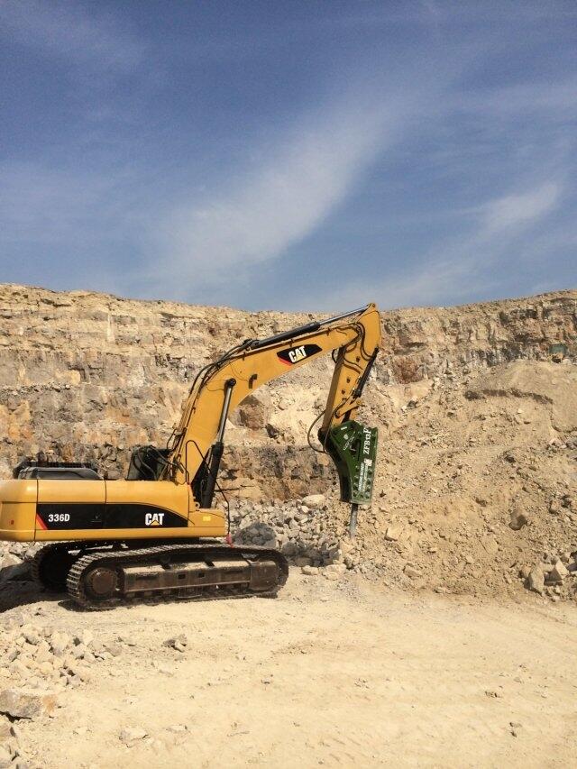 深圳市135工兵機(jī)械破碎錘黃綠色全新殼體設(shè)計(jì)