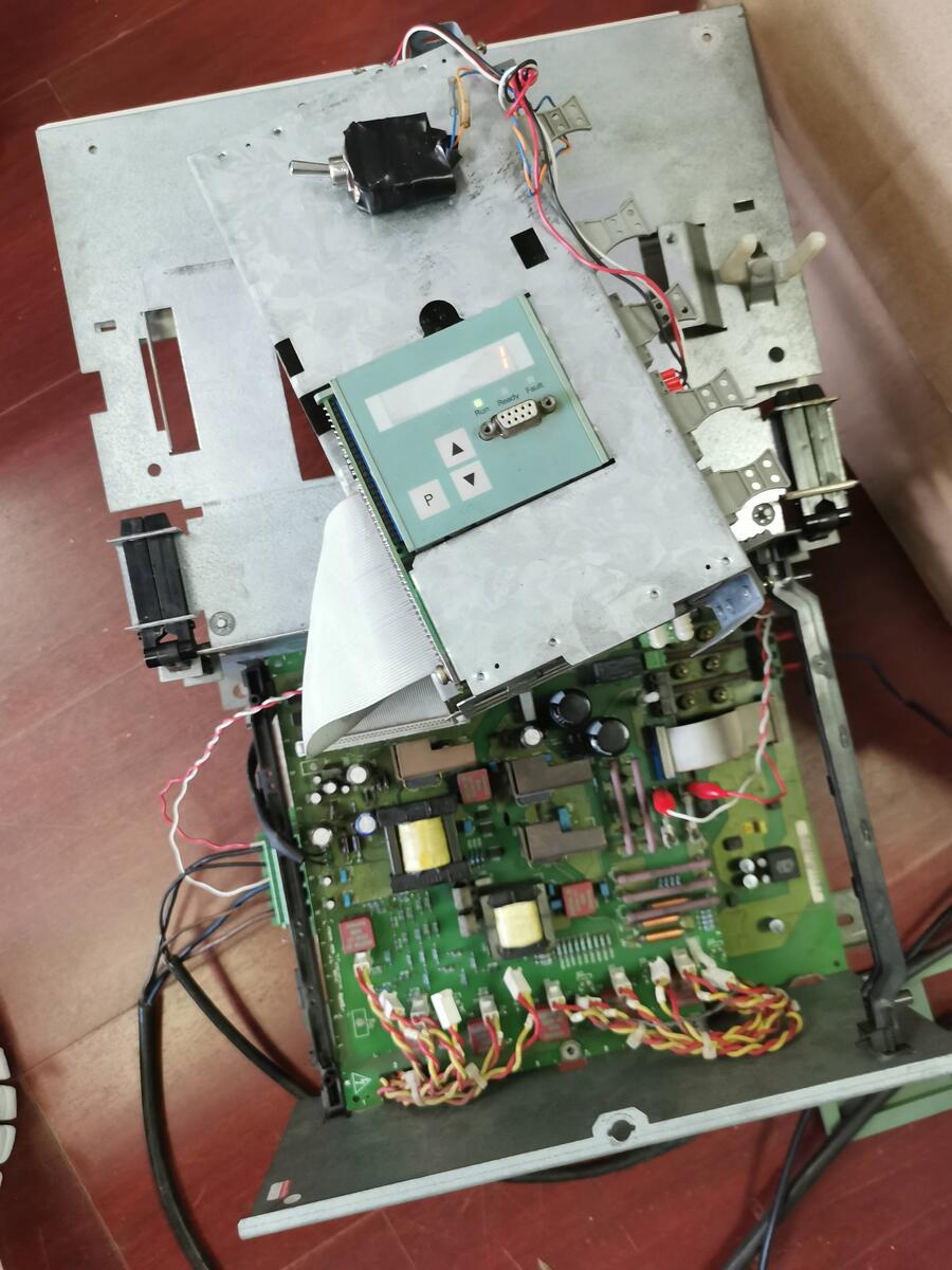 6RA80直流調(diào)速器開(kāi)機(jī)顯示故障代碼維修，現(xiàn)場(chǎng)搶修當(dāng)天修復(fù)