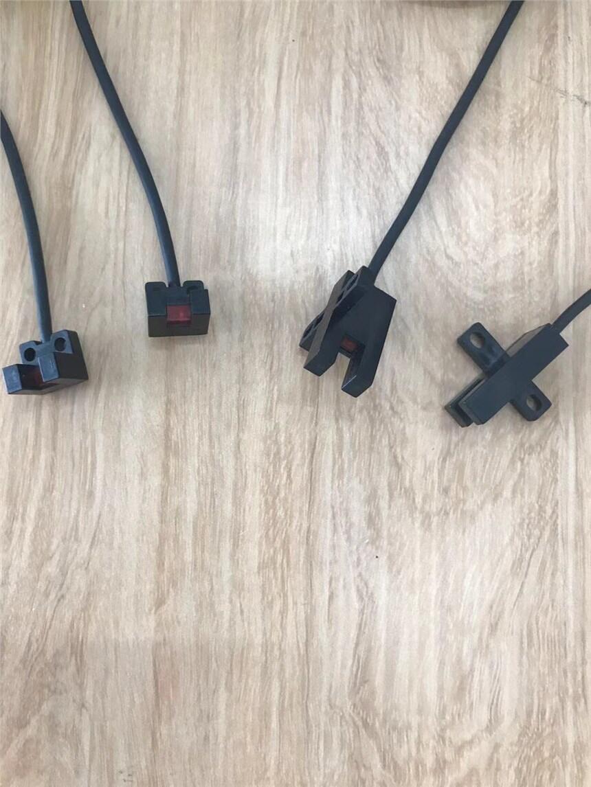 供應對射光電， 芯片式傳感器