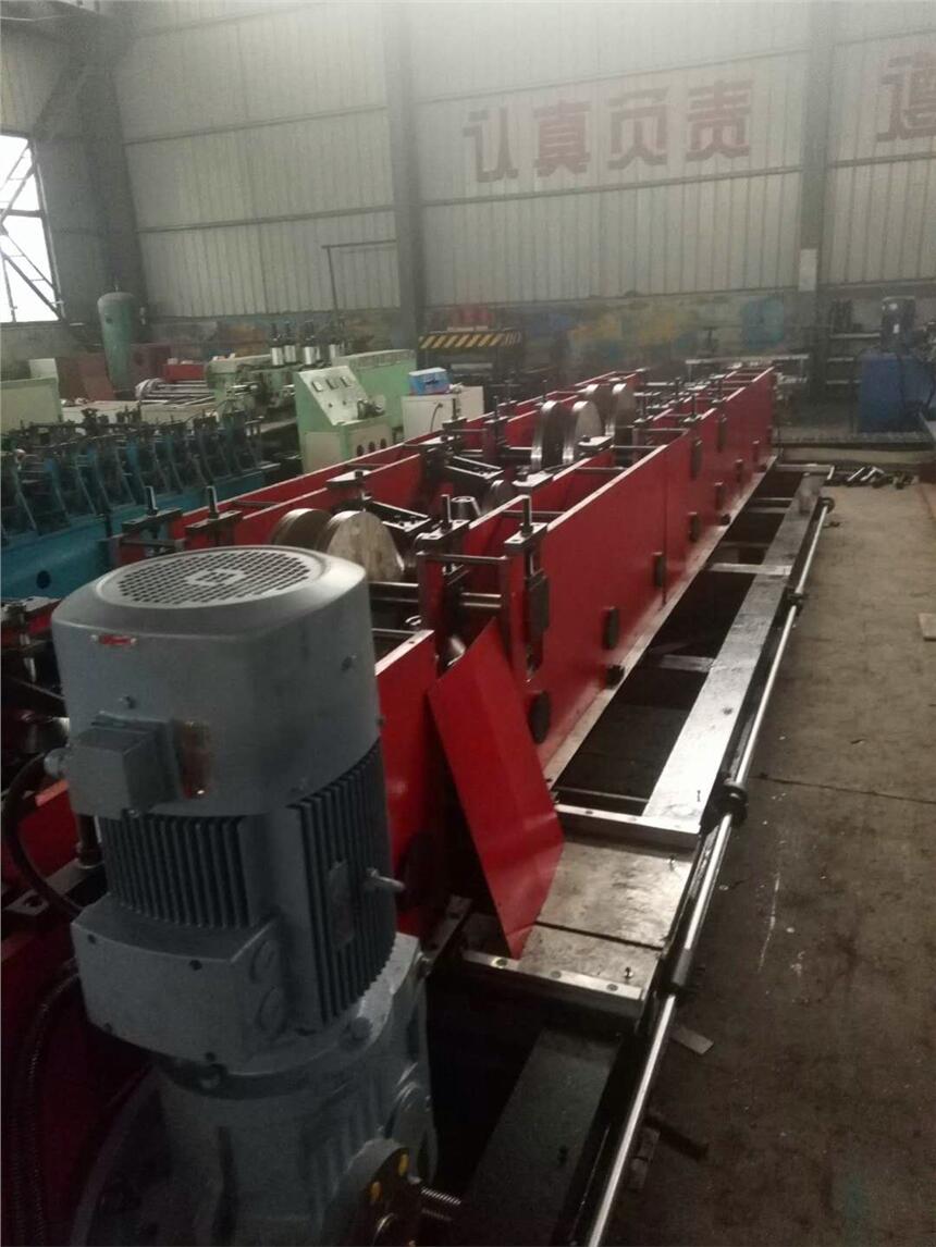 護欄板設備成型機