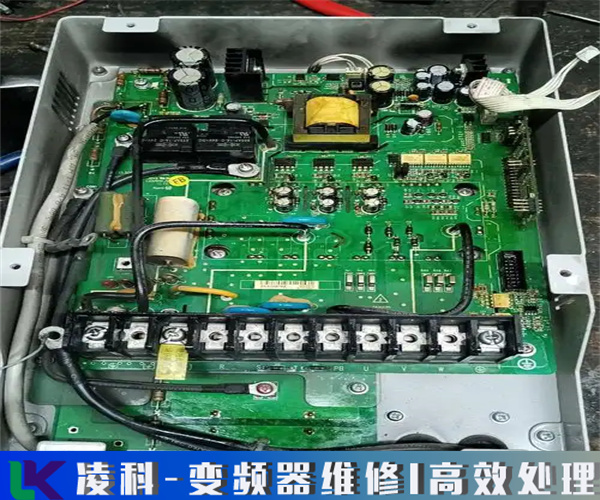 OMRON變頻器報UV1故障代碼維修性價比高
