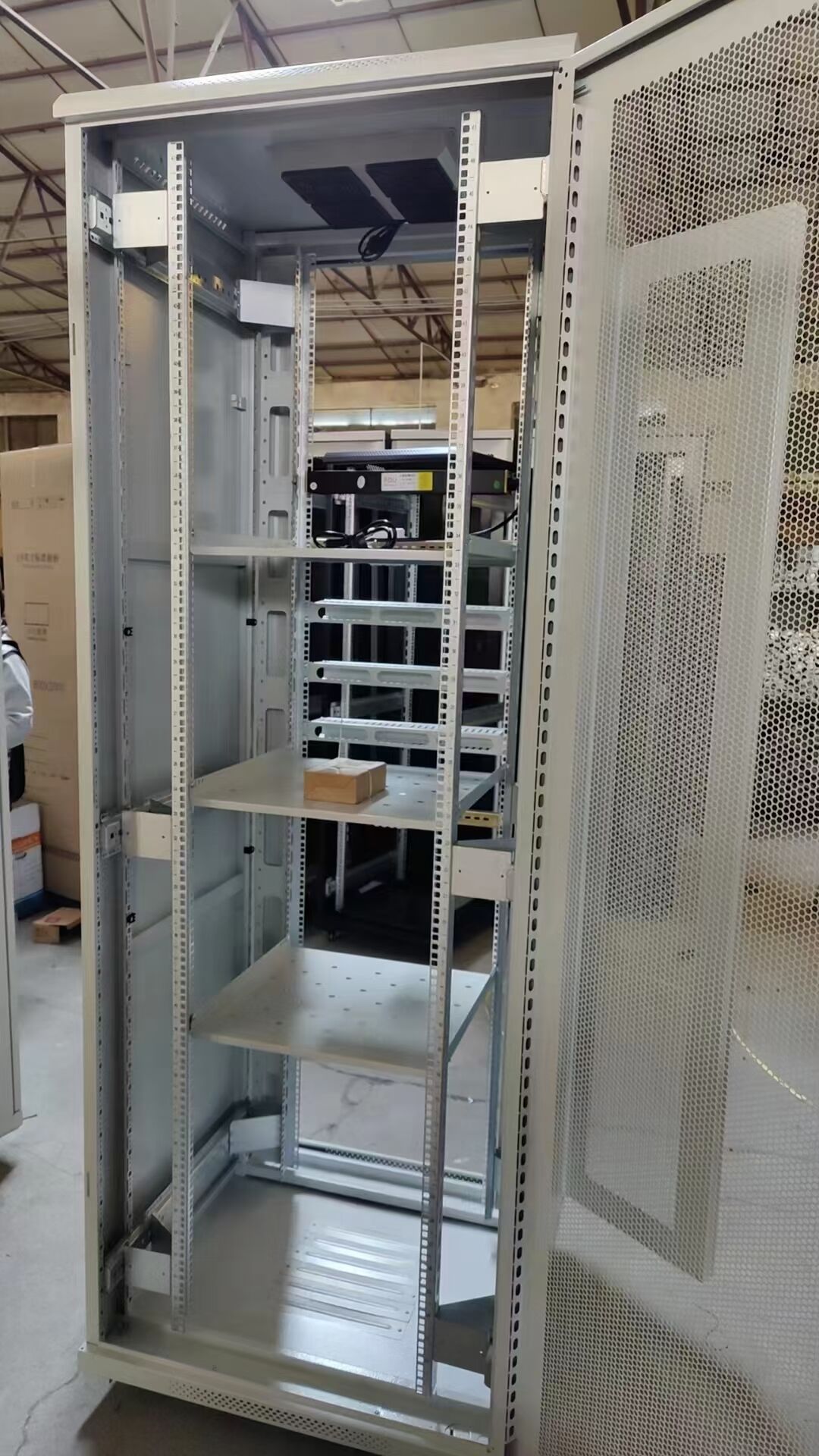 電力機柜